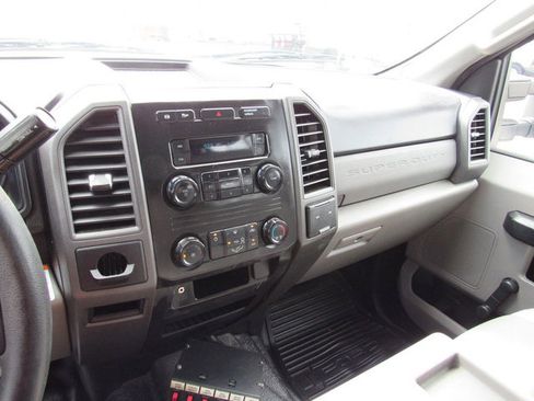 Used 2017 Ford F550 2WD Crew Cab Super Duty image 43