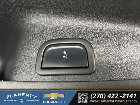 Used 2024 Chevrolet Traverse RS image 24