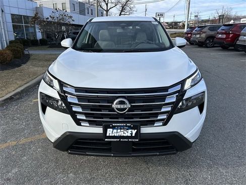 Used 2025 Nissan Rogue SV image 6