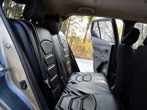 Used 2019 Nissan Kicks S image 10