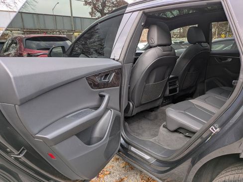 Used 2021 Audi Q8 Premium Plus w/ Premium Plus Package image 8