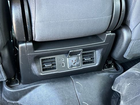 Used 2024 Chevrolet Silverado 2500 LT image 20