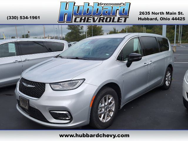 Used 2024 Chrysler Pacifica Touring-L FWD image 1