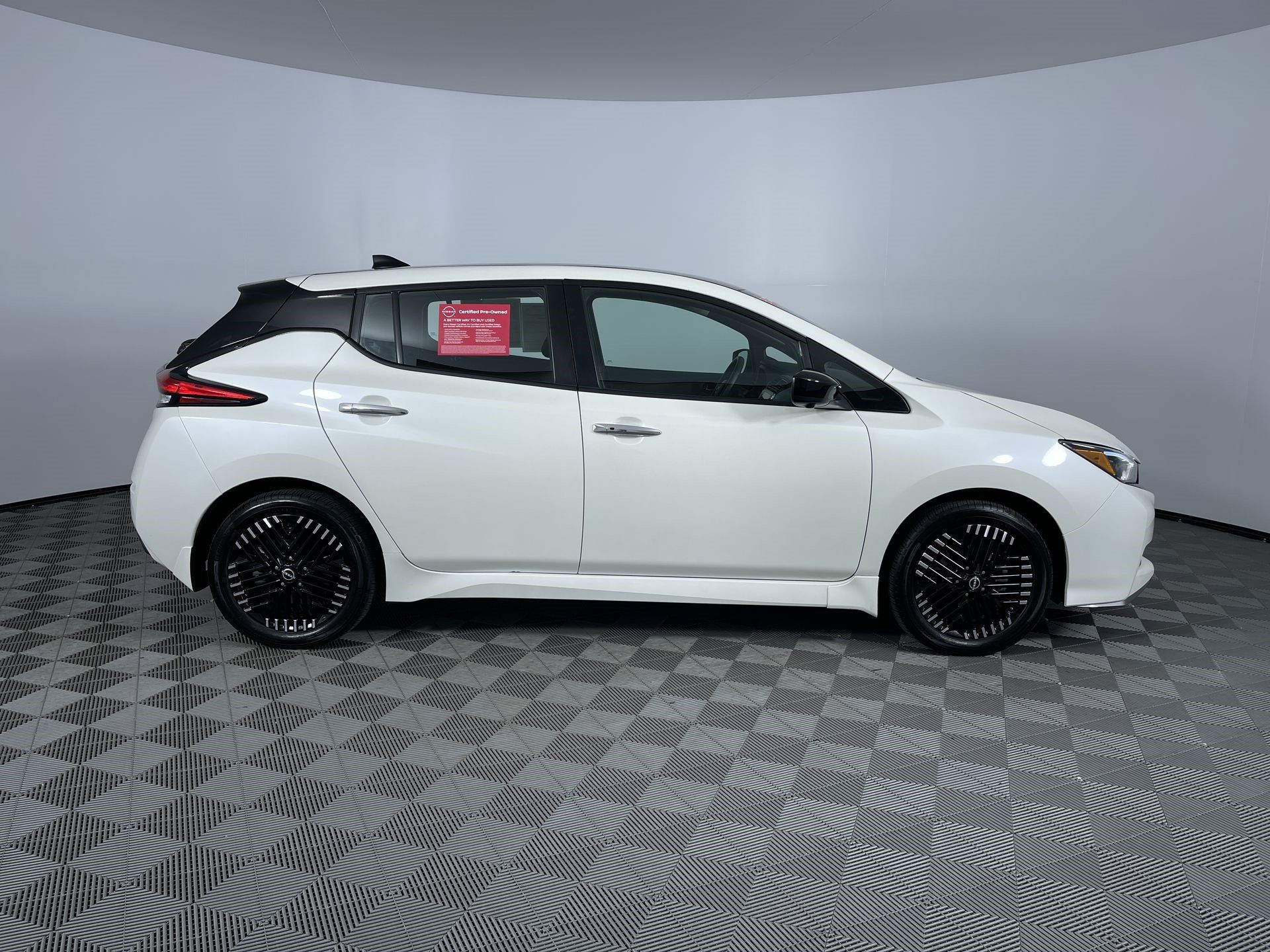 Certified 2025 Nissan Leaf SV Plus FWD image 10