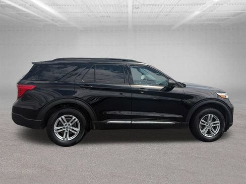 Certified 2022 Ford Explorer XLT w/ Equipment Group 202A AWD/4WD image 11