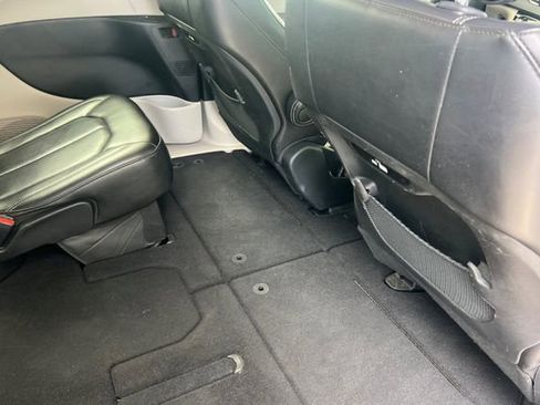 Used 2023 Chrysler Pacifica Touring-L FWD image 18