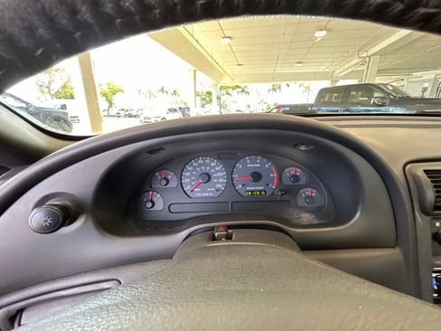 Used 2003 Ford Mustang Convertible RWD image 31