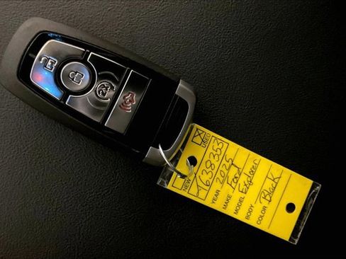 Used 2025 Ford Explorer ST-Line w/ ST-Line Street Pack AWD/4WD image 11
