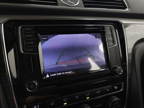 Used 2017 Volkswagen Passat 1.8T SE image 24