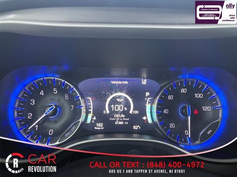 Used 2023 Chrysler Pacifica Touring-L FWD image 29