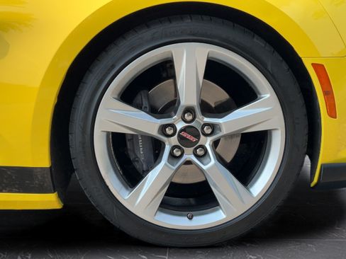 Used 2018 Chevrolet Camaro SS RWD image 35