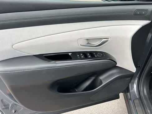 Used 2025 Hyundai Tucson Limited FWD image 25