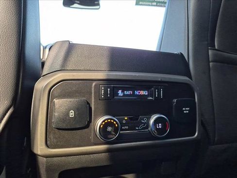 Used 2020 Ford Expedition XLT w/ Equipment Group 202A AWD/4WD image 18