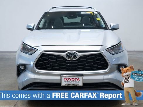 Used 2023 Toyota Highlander XLE AWD/4WD image 2