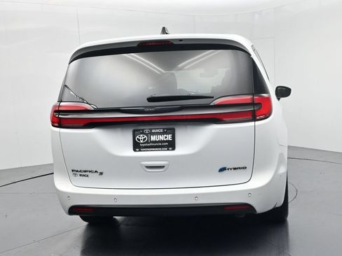 Used 2024 Chrysler Pacifica Limited FWD image 7