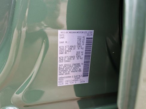 Used 2024 Nissan Titan SV w/ SV Bronze Edition Package image 25