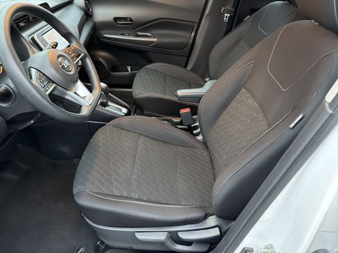 Used 2021 Nissan Kicks S image 9