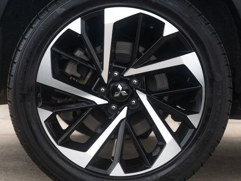 Used 2024 Mitsubishi Outlander SE Black Edition image 14