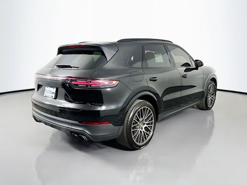 Used 2023 Porsche Cayenne AWD/4WD image 7
