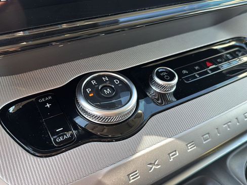 Used 2025 Ford Expedition Active image 26