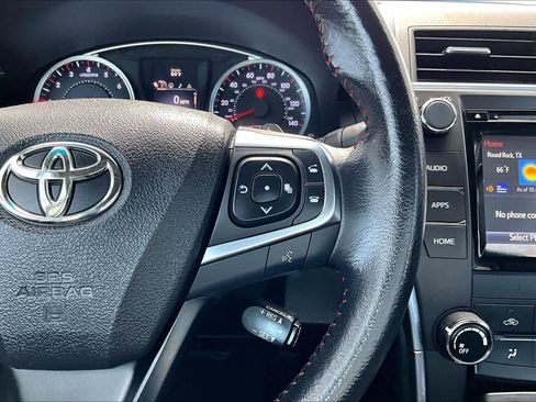 Used 2015 Toyota Camry SE w/ Moonroof Package image 25