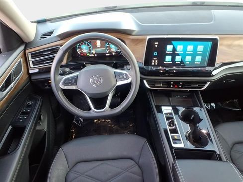 Used 2024 Volkswagen Atlas SE image 15