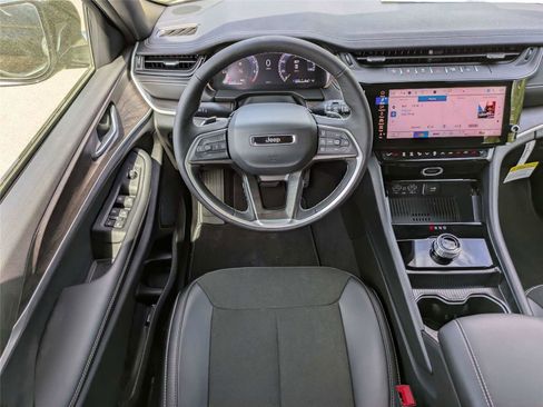 New 2026 Jeep Grand Cherokee Altitude RWD image 17