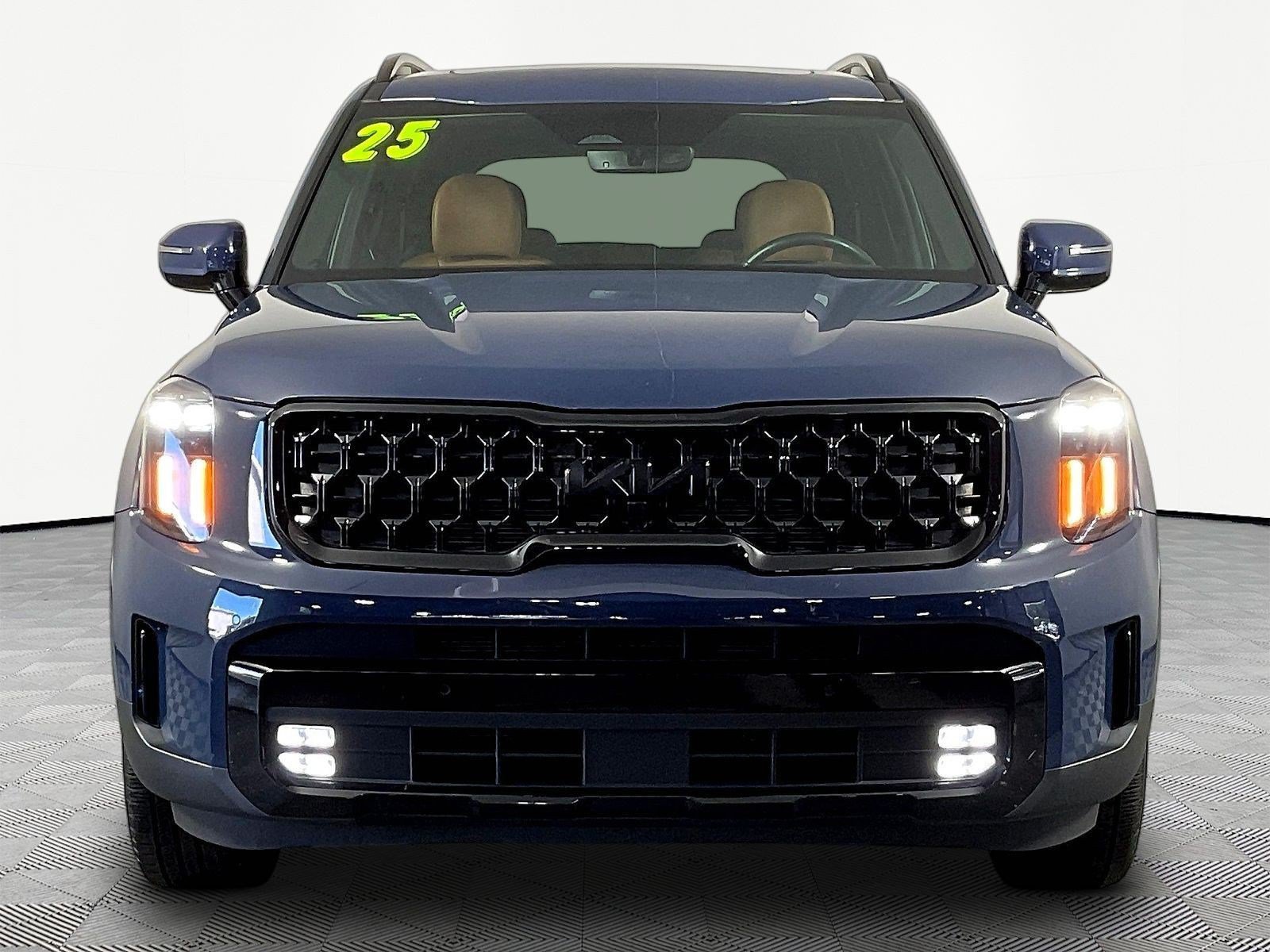 Used 2025 Kia Telluride SX X-Line AWD/4WD image 2