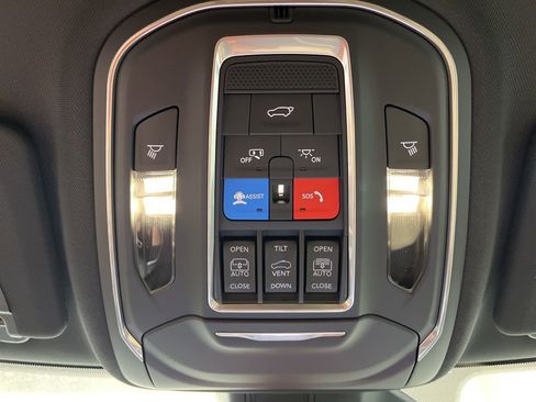 New 2026 Jeep Grand Cherokee Limited image 23