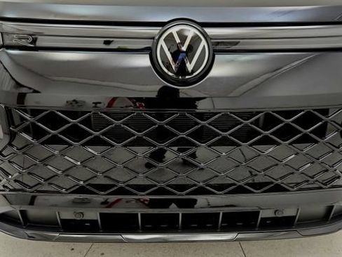 Used 2025 Volkswagen Tiguan SE R-Line AWD/4WD image 20