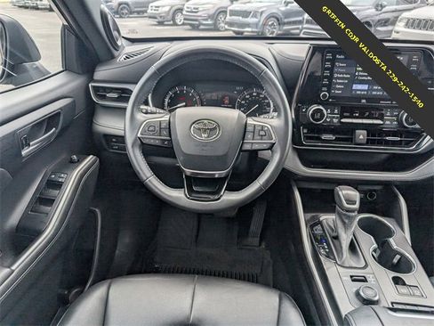 Used 2021 Toyota Highlander XSE image 16