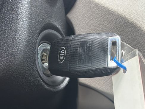 Used 2016 Kia Sorento LX AWD/4WD image 16