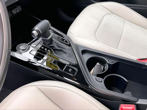 Used 2023 Kia Niro EX image 16