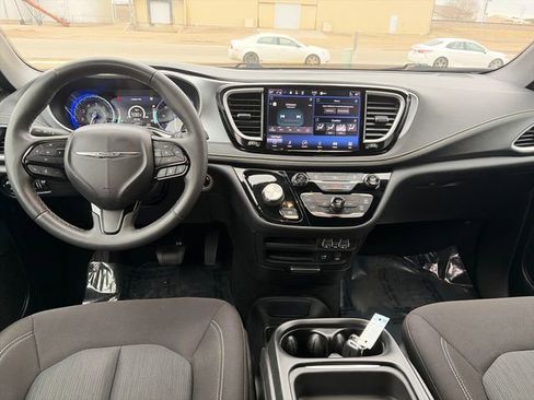 Used 2022 Chrysler Pacifica Touring AWD/4WD image 31