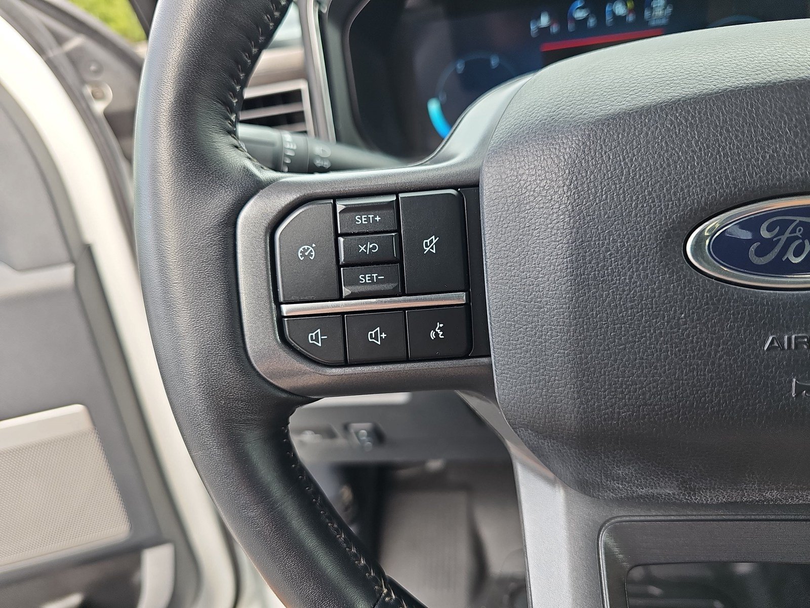 Used 2024 Ford F250 Lariat w/ FX4 Off-Road Package AWD/4WD image 17