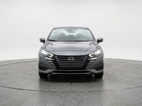 Used 2025 Nissan Versa SV image 2