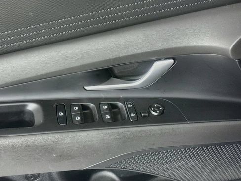 Used 2024 Hyundai Elantra SEL FWD image 18