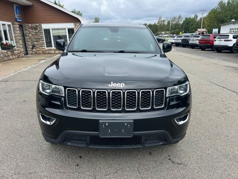 Used 2018 Jeep Grand Cherokee Laredo AWD/4WD image 2