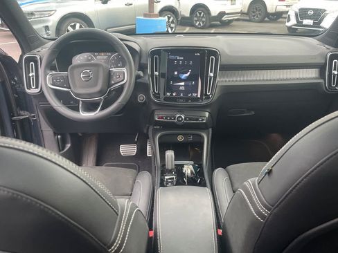 Used 2022 Volvo XC40 T5 R-Design w/ Advanced Package image 3