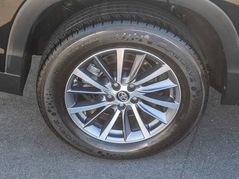 Used 2018 Toyota Highlander XLE w/ Carpet Mat Package (TMS) FWD image 11