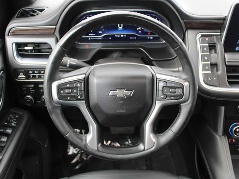 Used 2023 Chevrolet Suburban Z71 w/ Luxury Package AWD/4WD image 15