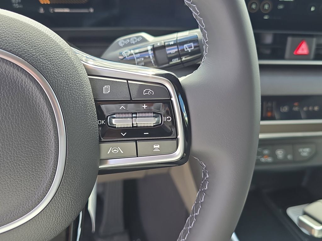 New 2026 Kia Carnival EX FWD image 32