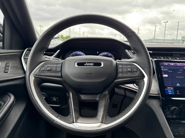 Used 2024 Jeep Grand Cherokee L Limited w/ Luxury Tech Group II AWD/4WD image 19