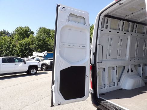 Used 2023 Mercedes-Benz Sprinter 2500 image 41