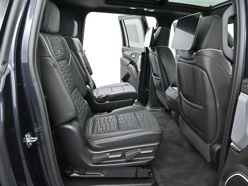 Certified 2024 Cadillac Escalade ESV Premium Luxury Platinum AWD/4WD image 38
