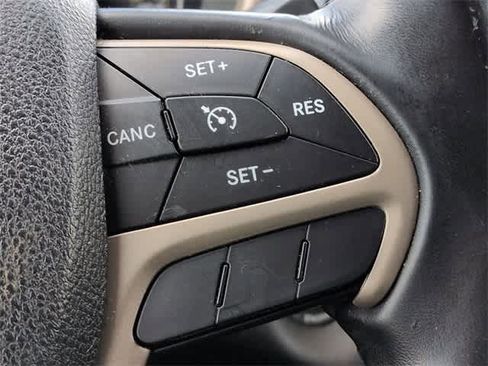 Used 2015 Jeep Cherokee Latitude w/ Comfort/Convenience Group image 24