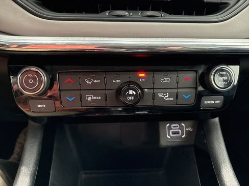 Used 2022 Jeep Compass Limited image 31