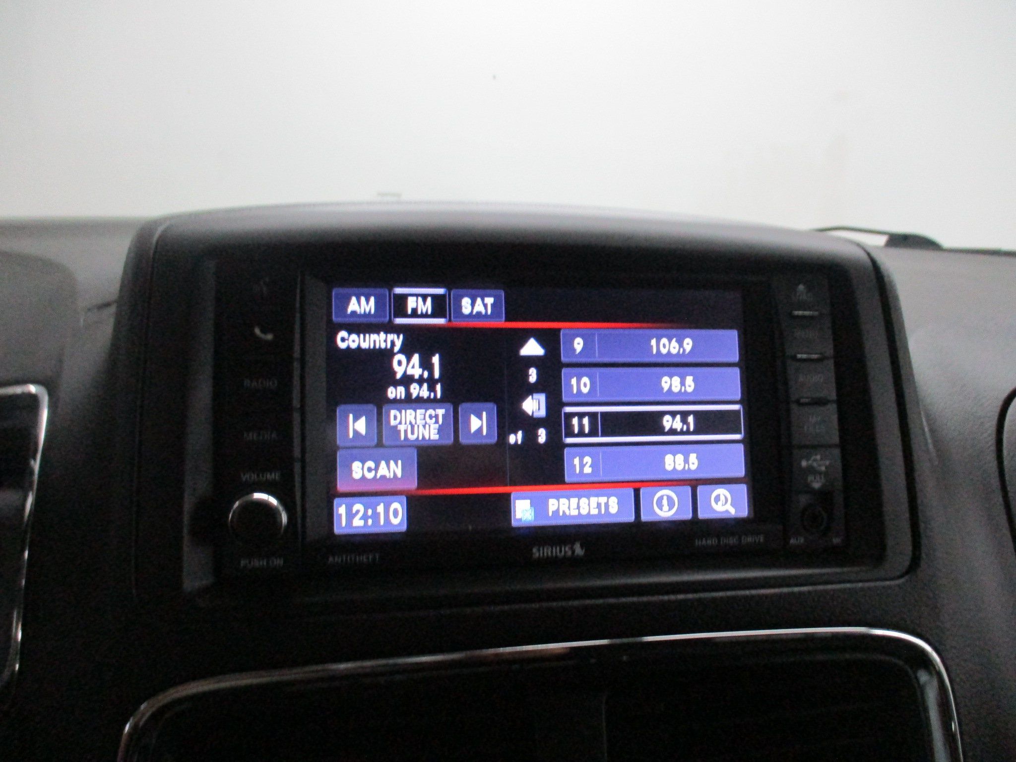 Used 2019 Dodge Grand Caravan SE w/ UConnect Hands-Free Group FWD image 18