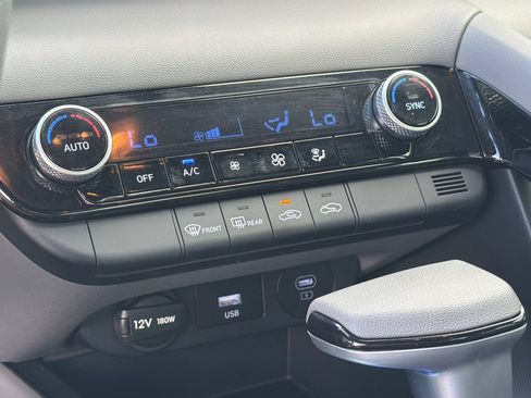 Used 2025 Hyundai Elantra Hybrid FWD image 22
