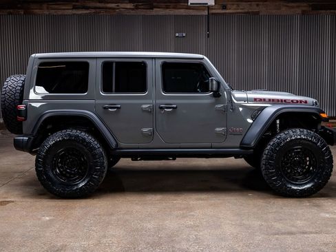 Used 2022 Jeep Wrangler Unlimited Rubicon w/ LED Lighting Group AWD/4WD image 11